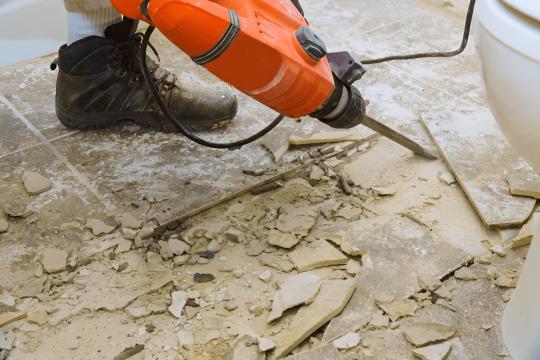 Strippen van badkamer